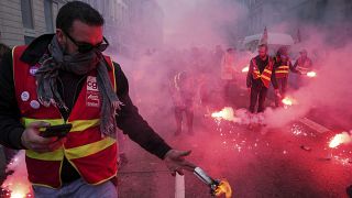 França vive dia de protesto antes do retomar das negociações