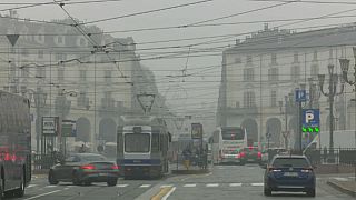 Torino sotto una cortina di nebbia e smog. 