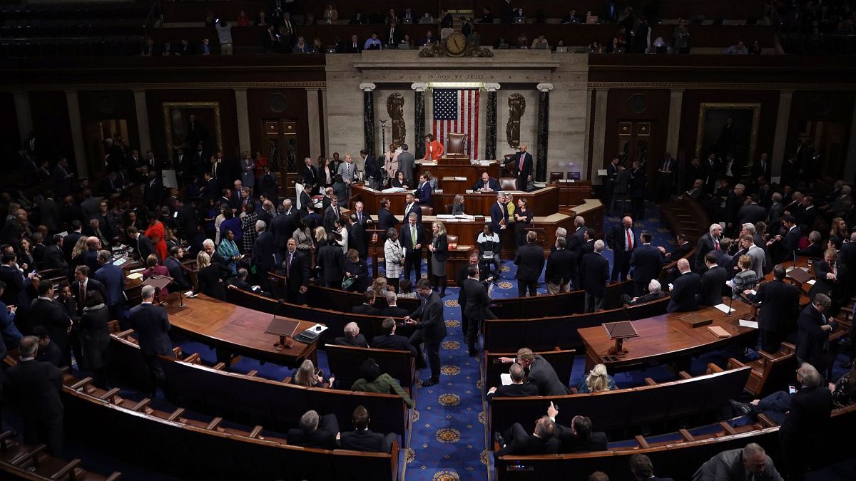 مجلس نمایندگان آمریکا طرح محدود کردن اختیار ترامپ برای حمله به ایران را تصویب کرد