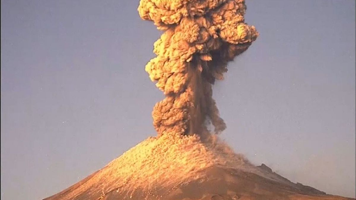 Impresionante explosión del volcán mexicano  Popocatépetl