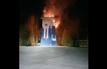 Holz-Trump abgebrannt