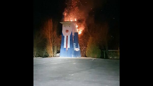 Holz-Trump abgebrannt Holz-Trump abgebrannt