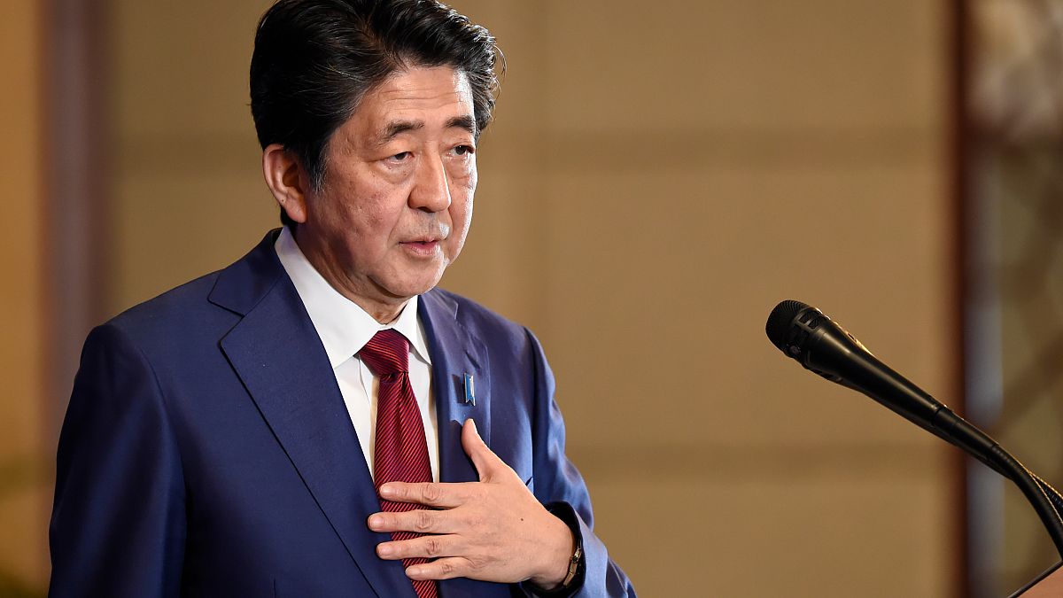 رئيس الوزراء الياباني يبدأ جولة خليجية تهدف للتخفيف من حدة التوتر في منطقة الشرق الأوسط