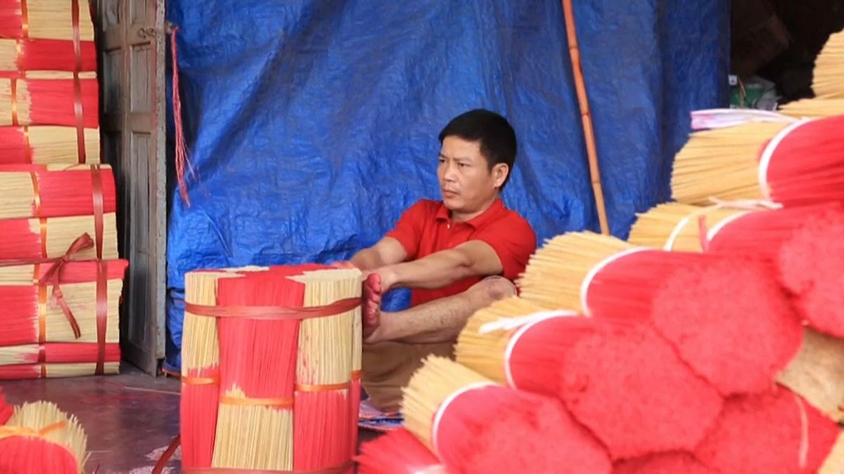Mit Hand und Fuß: Vietnams Räucherstäbchen-Dorf