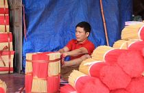 Mit Hand und Fuß: Vietnams Räucherstäbchen-Dorf