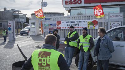 Workers on strike at the Fos-sur-Mer ESSO refinery