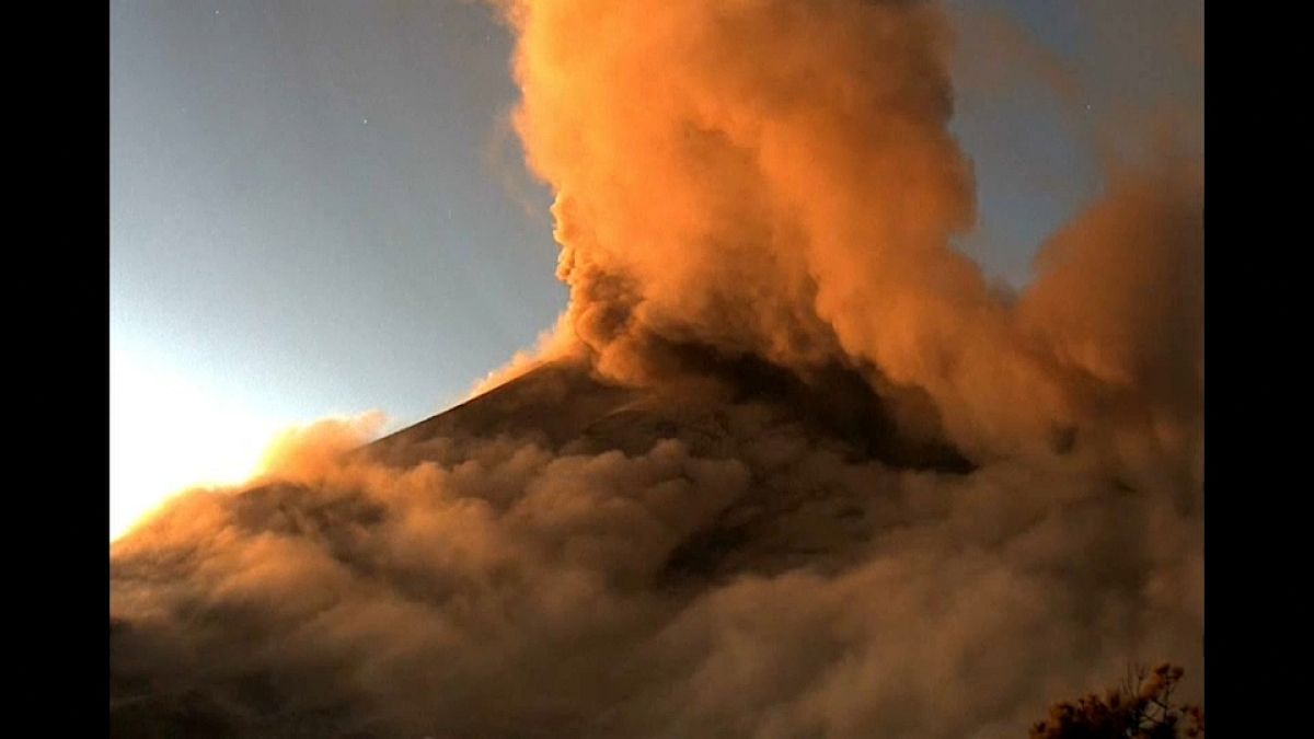 Мексиканский вулкан Попокатепетль проснулся