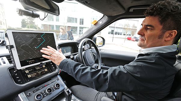 Hackerlerin yeni hedefi yürüyen bilgisayarlara dönüşen otomobiller Hackerlerin yeni hedefi yürüyen bilgisayarlara dönüşen otomobiller