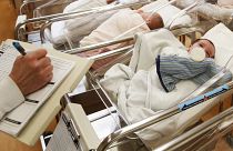 أطفال حديثي الولادة في حضانة مركز التعافي في شمال ولاية نيويورك.