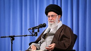 خامنه‌ای خواستار پیگیری «تقصیرهای احتمالی» سانحه سقوط هواپیمای اوکراینی شد
