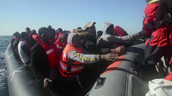 Des migrants secourus au large de la Libye et de Malte. Des migrants secourus au large de la Libye et de Malte.