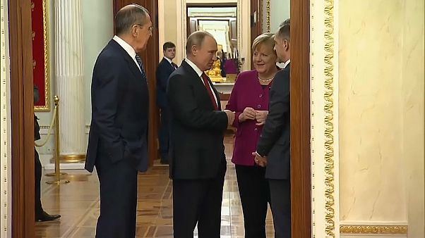 Putin und Merkel: "Wir wollen politische Lösung für Libyen" Putin und Merkel: "Wir wollen politische Lösung für Libyen"