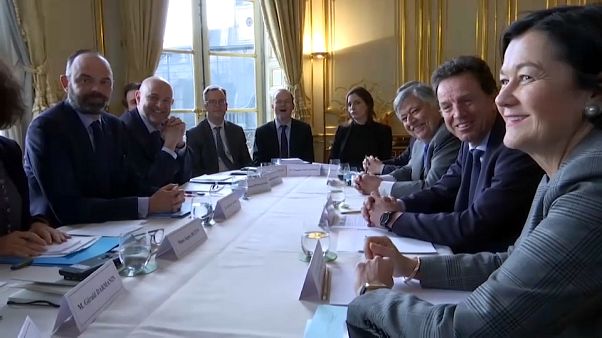 Retraites : le gouvernement "disposé à retirer" provisoirement l'âge-pivot de 64 ans Retraites : le gouvernement "disposé à retirer" provisoirement l'âge-pivot de 64 ans