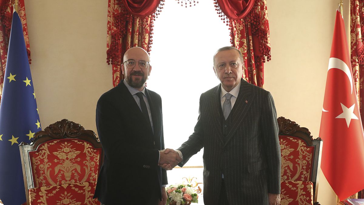 الرئيس التركي رجب طيب أردوغان ورئيس المجلس الأوروبي شارل ميشال في اسطنبول 11 يناير 2020. 