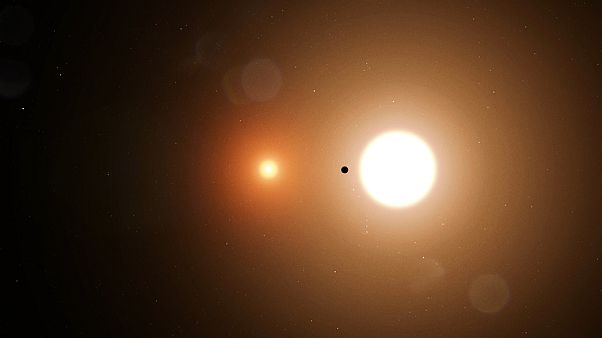Planet mit zwei Sonnen Planet mit zwei Sonnen