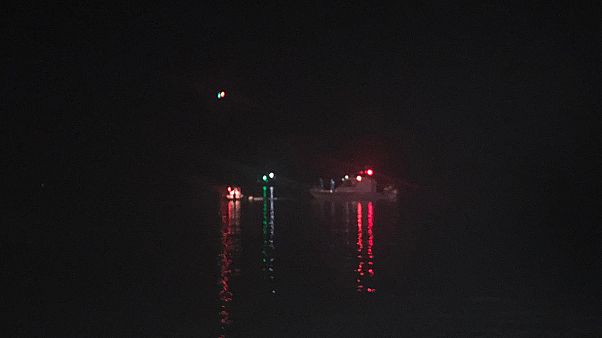 Çeşme açıklarında düzensiz göçmenleri taşıyan teknenin batması sonucu 8'i çocuk 11 kişinin cesedine ulaşıldı Çeşme açıklarında düzensiz göçmenleri taşıyan teknenin batması sonucu 8'i çocuk 11 kişinin cesedine ulaşıldı