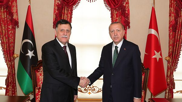 Türkiye Cumhurbaşkanı Recep Tayyip Erdoğan, Libya Ulusal Mutabakat Hükümeti Başkanlık Konseyi Başkanı Fayez Mustafa El Sarrac'ı kabul etti. Türkiye Cumhurbaşkanı Recep Tayyip Erdoğan, Libya Ulusal Mutabakat Hükümeti Başkanlık Konseyi Başkanı Fayez Mustafa El Sarrac'ı kabul etti.
