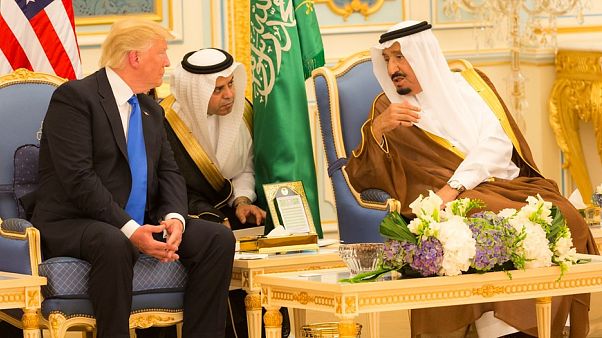 شاهد.. ترامب: السعودية بلد غني جدا و دفعت مليار دولار مقابل قوات إضافية في المنطقة شاهد.. ترامب: السعودية بلد غني جدا و دفعت مليار دولار مقابل قوات إضافية في المنطقة