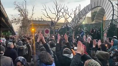 Kormányellenes tüntetés Teheránban