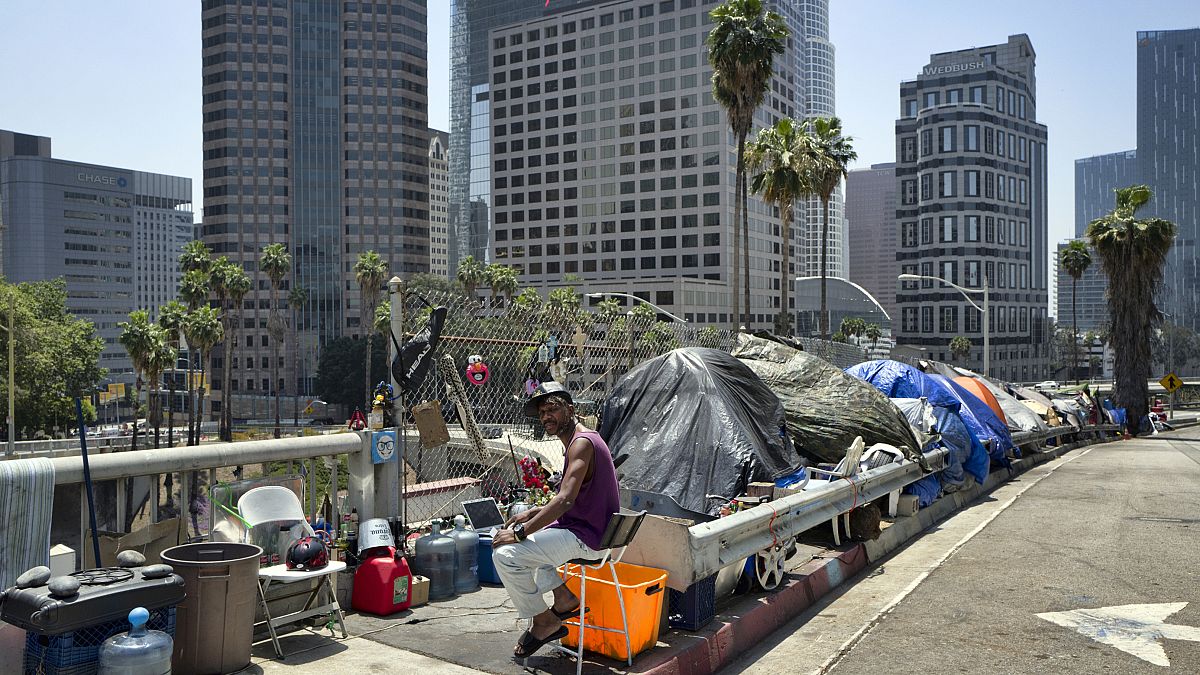 ABD'nin Kaliforniya eyaletinde sokakta kalan on binlerce evsiz bulunuyor