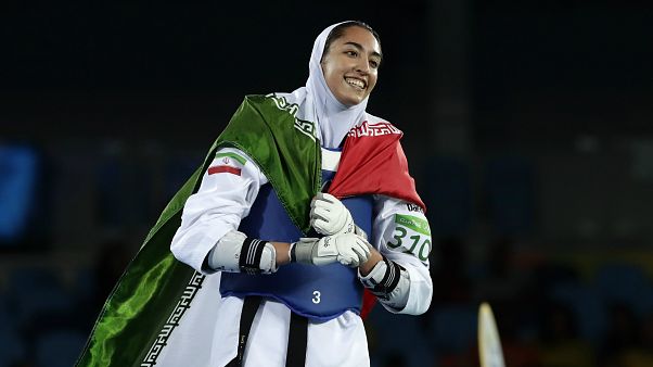Kimia Alizadeh Zenoorin 2016 Yaz Olimpiyatları'nda tekvando dalında İran adına bronz madalya kazandı Kimia Alizadeh Zenoorin 2016 Yaz Olimpiyatları'nda tekvando dalında İran adına bronz madalya kazandı