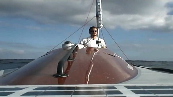 L'ungherese che vuole attraversare l'Oceano Atlantico in surf L'ungherese che vuole attraversare l'Oceano Atlantico in surf