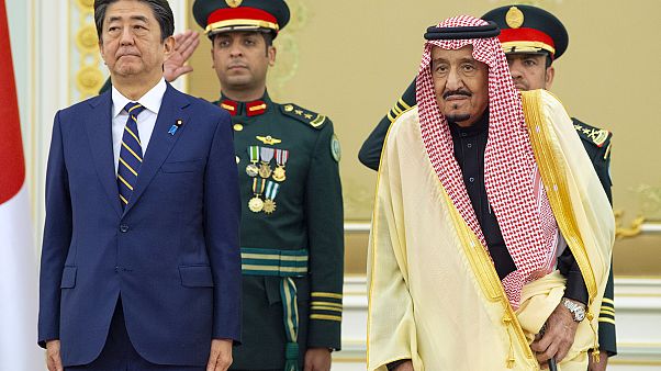الملك سلمان و آبي يبحثان في الرياض التوتر في الشرق الأوسط وقضايا عالمية الملك سلمان و آبي يبحثان في الرياض التوتر في الشرق الأوسط وقضايا عالمية