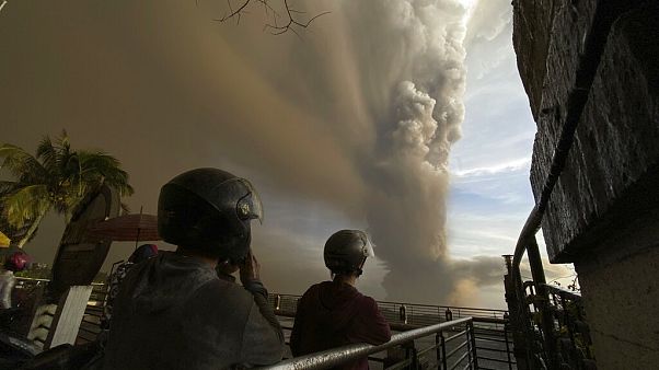 El volcán Taal en Filipinas entró en erupción el domingo. 