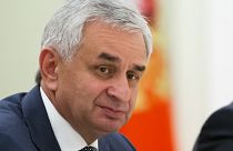 Абхазский парламент отправил президента Рауля Хаджимбу в отставку
