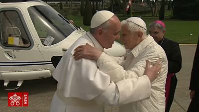 Benedicto XVI refuta al papa Francisco