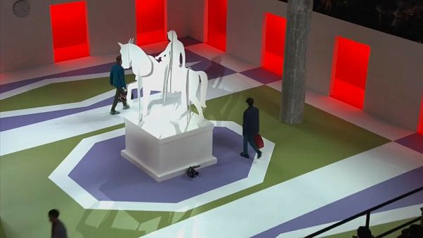La settimana della moda a Milano all'insegna di sostenibilità e forme classiche La settimana della moda a Milano all'insegna di sostenibilità e forme classiche
