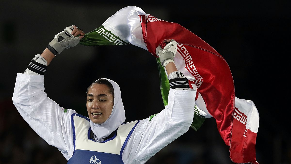 بطلة أولمبية إيرانية تنشق عن نظام طهران وتهرب إلى هولندا