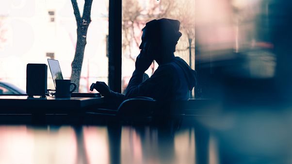 Schützen Pseudonyme Menschen im Internet oder ebnen sie den Weg für Hass und Hetze? Schützen Pseudonyme Menschen im Internet oder ebnen sie den Weg für Hass und Hetze?