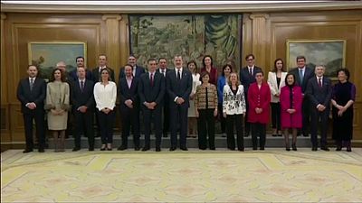 الحكومة الإسبانية الجديدة بعد أدائها اليمين الدستورية أمام الملك فيليبي السادس