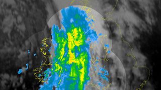 Storm Brendan lashes Ireland with 130kmph winds