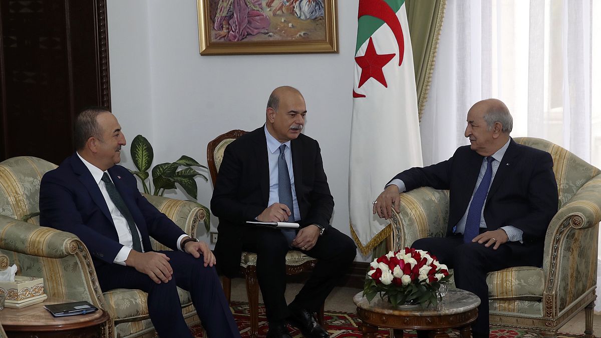 الرئيس الجزائري يلتقي وزير الخارجية التركي في العاصمة الجزائر لبحث الازمة الليبية. 07/01/2020