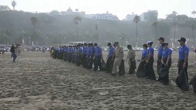 Toneladas de lixo retiradas de praias peruanas