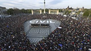 Lei húngara das ONGs viola regras da UE