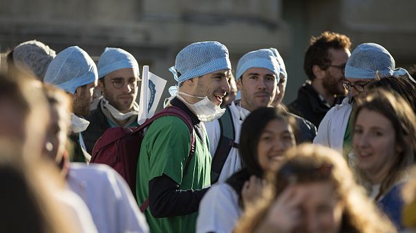 Ведущие врачи Франции объявили ультиматум правительству Ведущие врачи Франции объявили ультиматум правительству