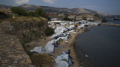 Tensión en las islas griegas, donde aumenta la llegada de migrantes pero no los centros de acogida