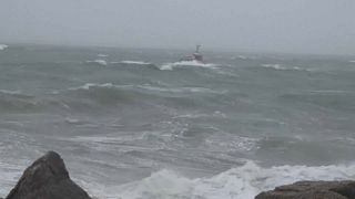 Viharzóna: méteres hullámok tépázták Bretagne partjait