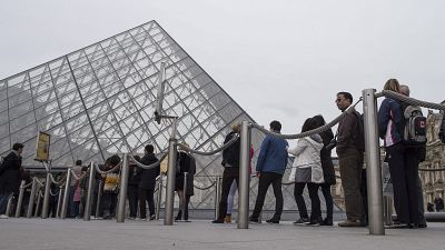 El Louvre reactiva el turismo en Francia, afectado por los atentados de 2015
