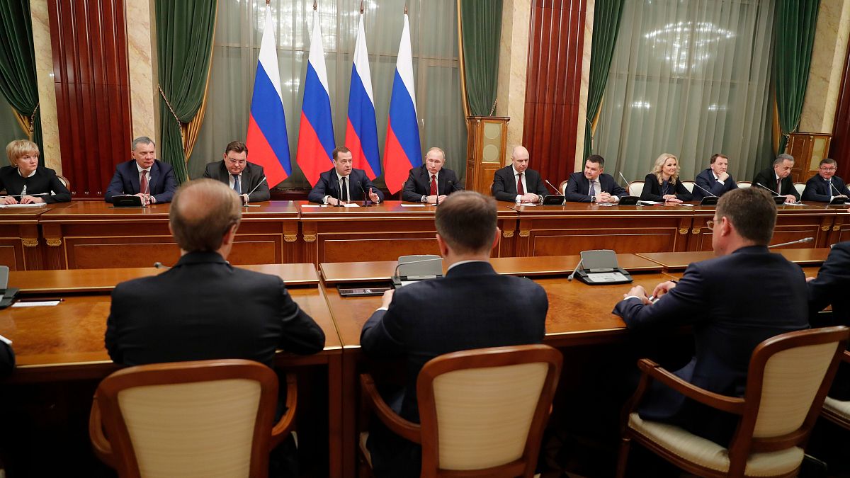 استقالة مفاجئة للحكومة الروسية بعد دعوة بوتين الى اصلاحات