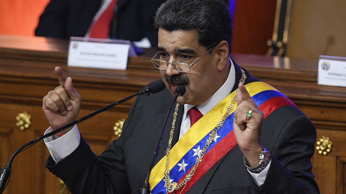Nicolás Maduro ordena que la venta de petróleo se haga en petros