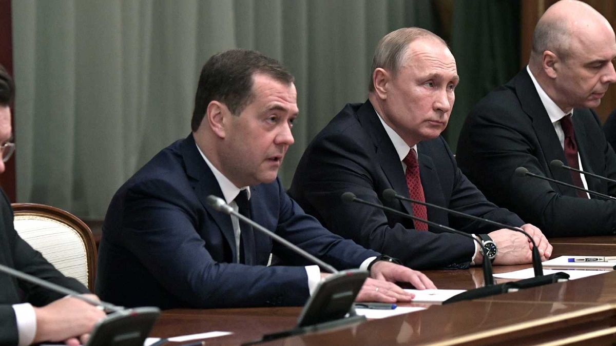 Dmitri Medvedev et Vladimir Poutine à Moscou, le 15 janvier 2020.