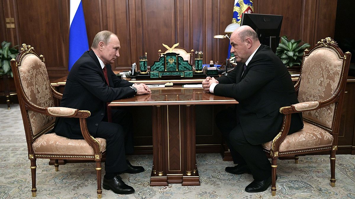 بوتين يعين رئيس دائرة الضرائب رئيساً جديداً للوزراء خلفاً لمدفيديف