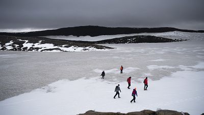 شاهد: إنقاذ فتاة غمرتها الثلوج إثر انهيارات جليدية ضربت أيسلندا