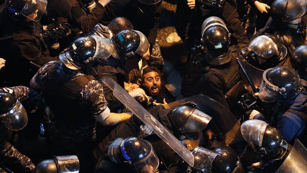 Au Liban, les manifestants ciblent les banques
