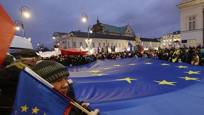 "Breves de Bruxelas": Parlamento Europeu condena Polónia e Hungria