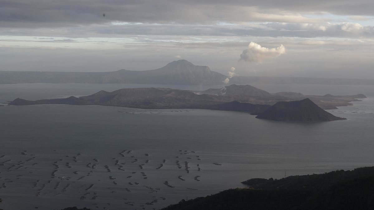  بركان تال في تاجايتاي جنوب الفلبين يوم الخميس 16 يناير/ كانون الثاني 2020